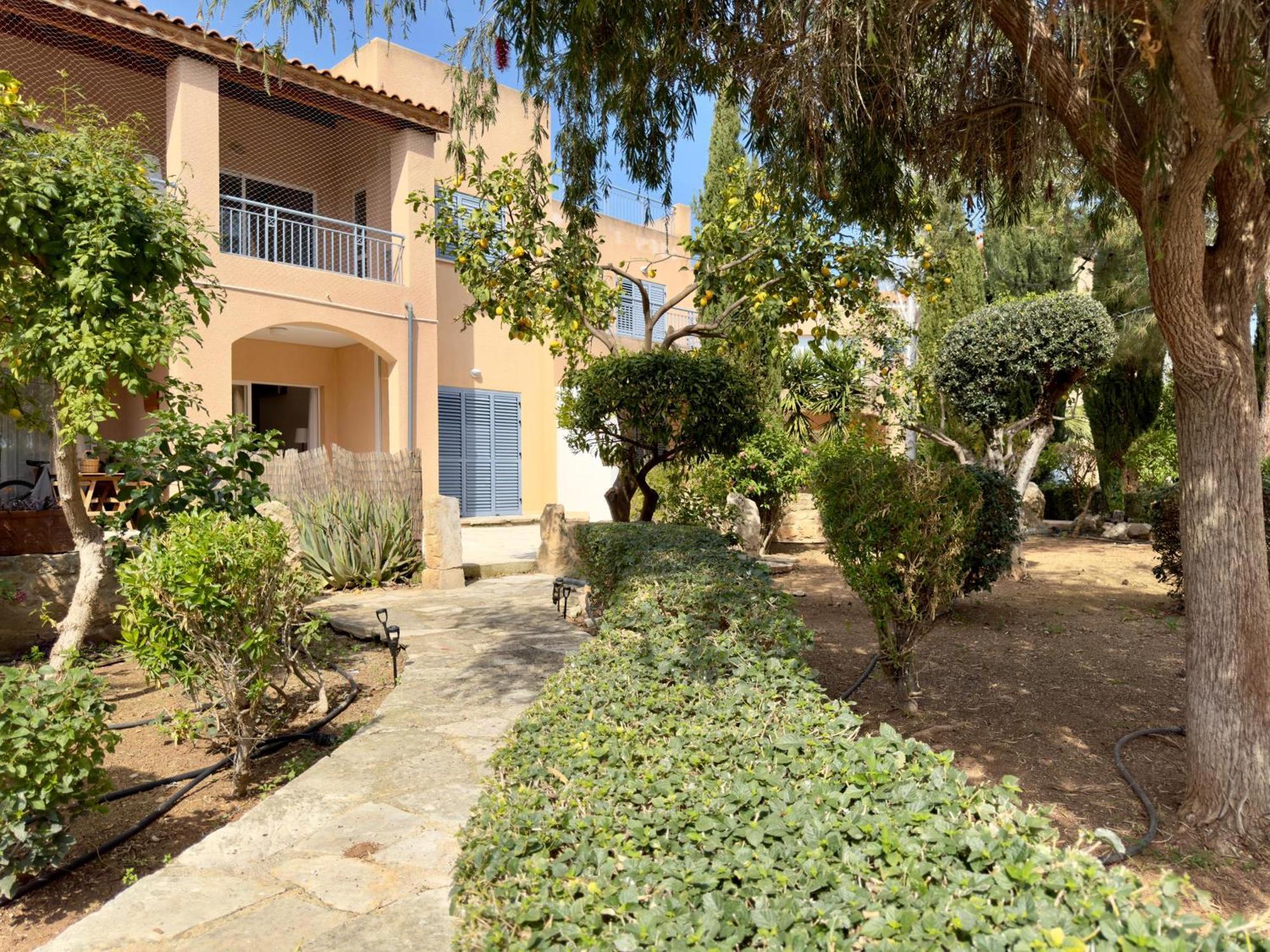 Beautiful Garden Apartment マンドリア エクステリア 写真